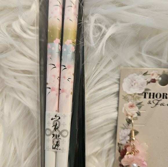 New Cherry Blossom Earring 🌸 & Chopsticks - Picture 4 of 5